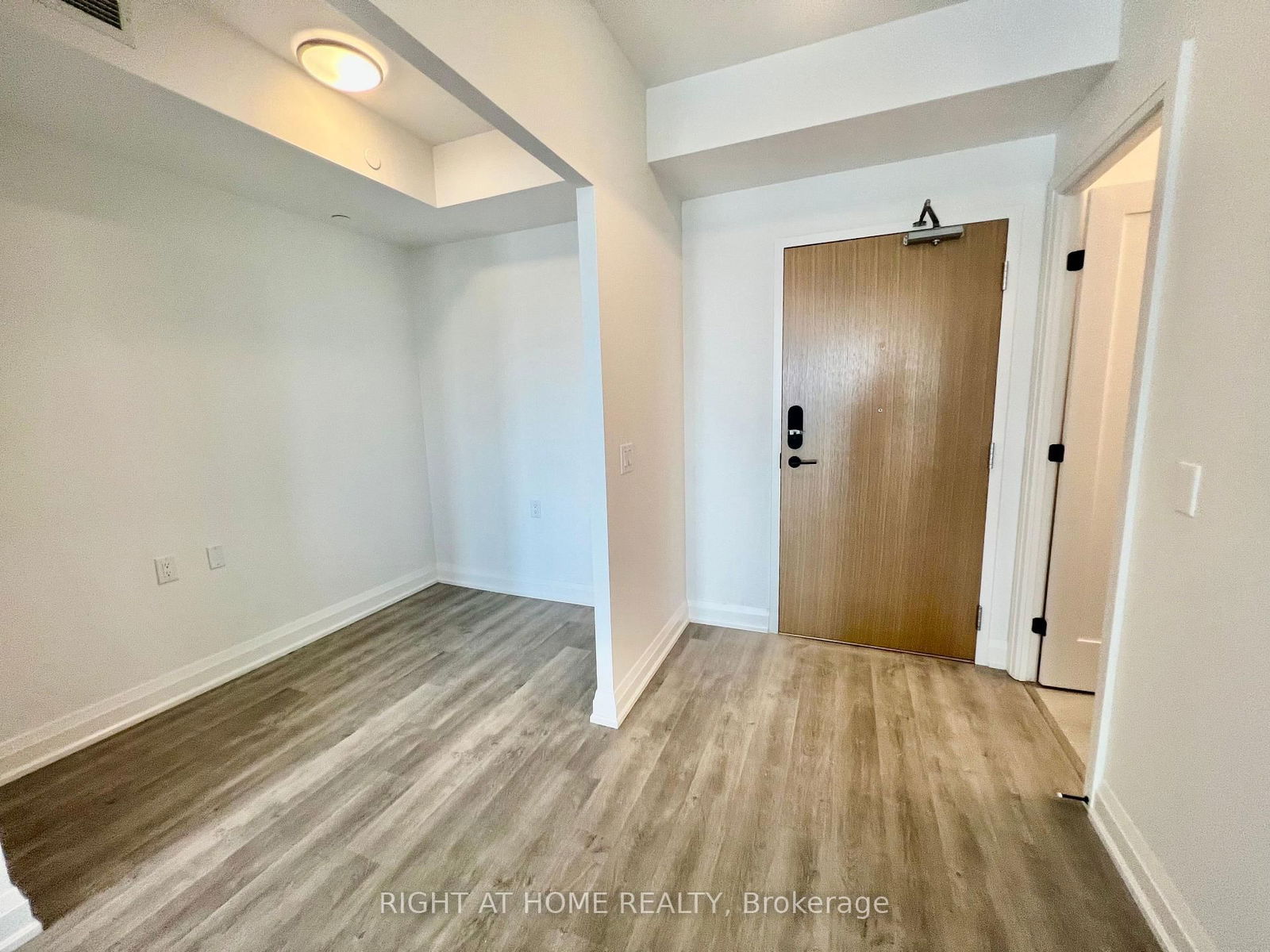 2369 Danforth Ave, unit 701 for rent