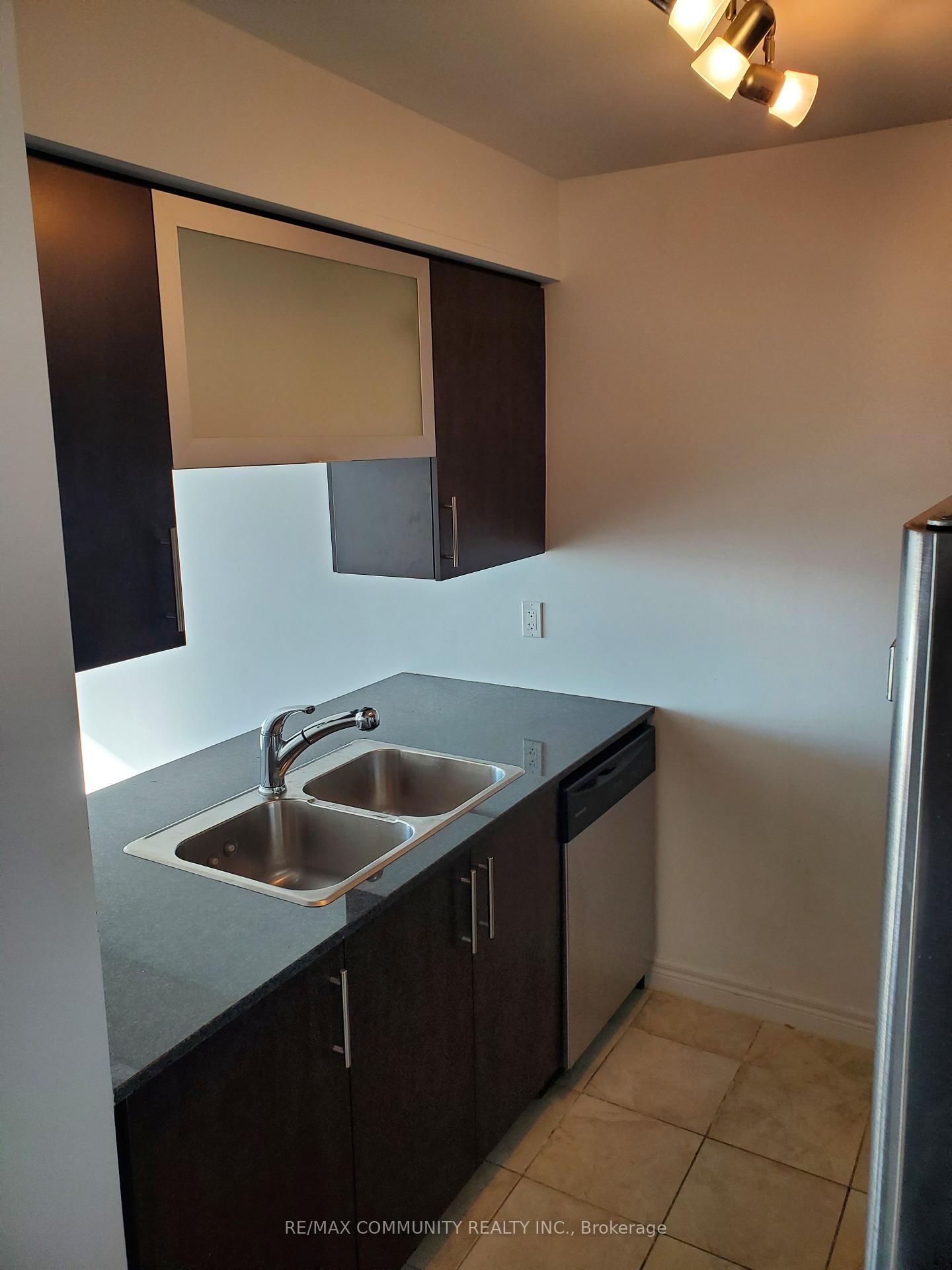 50 Town Centre Crt, unit 2101 for rent