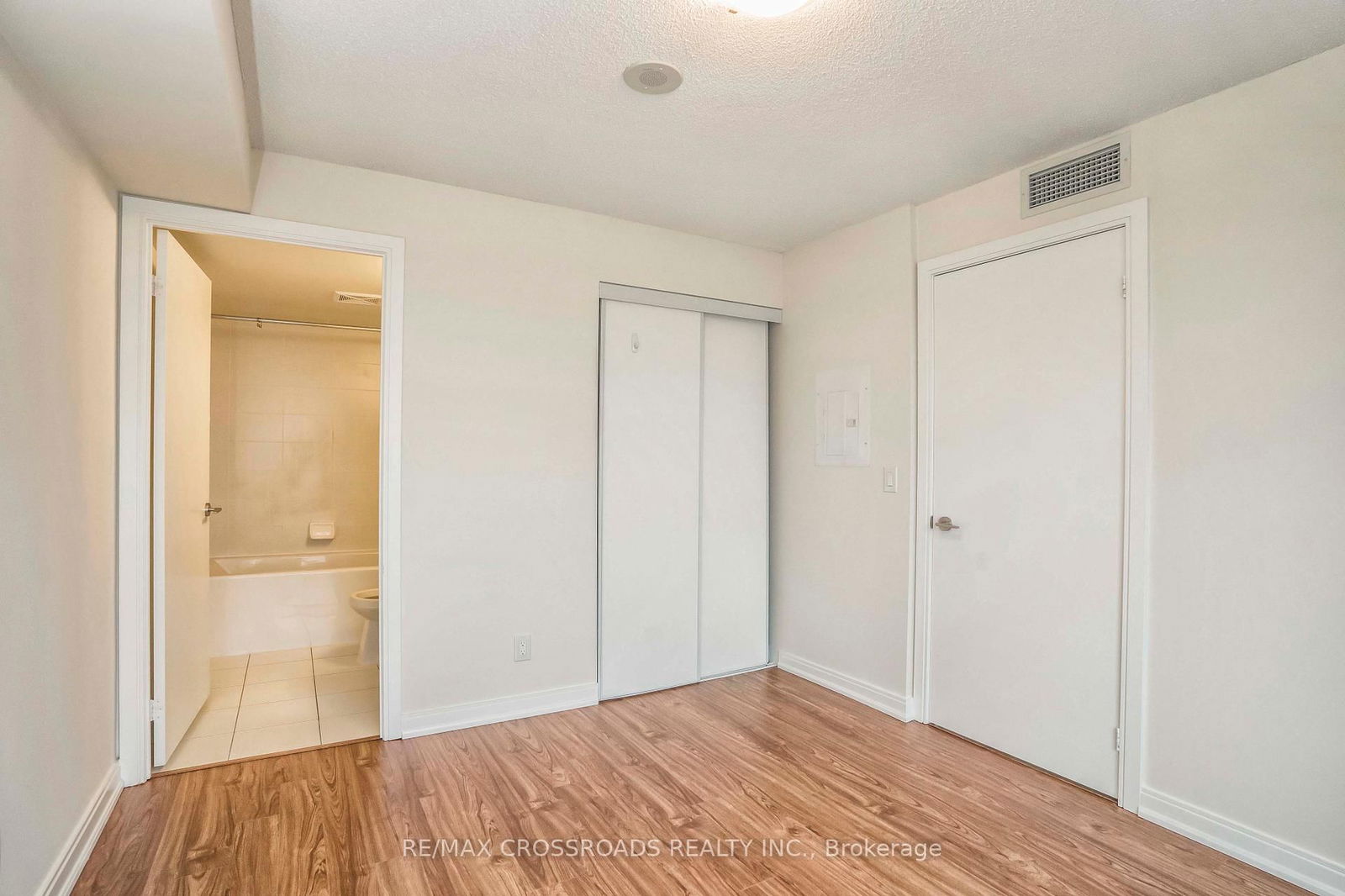 181 Village Green Sq, unit 1321 for rent