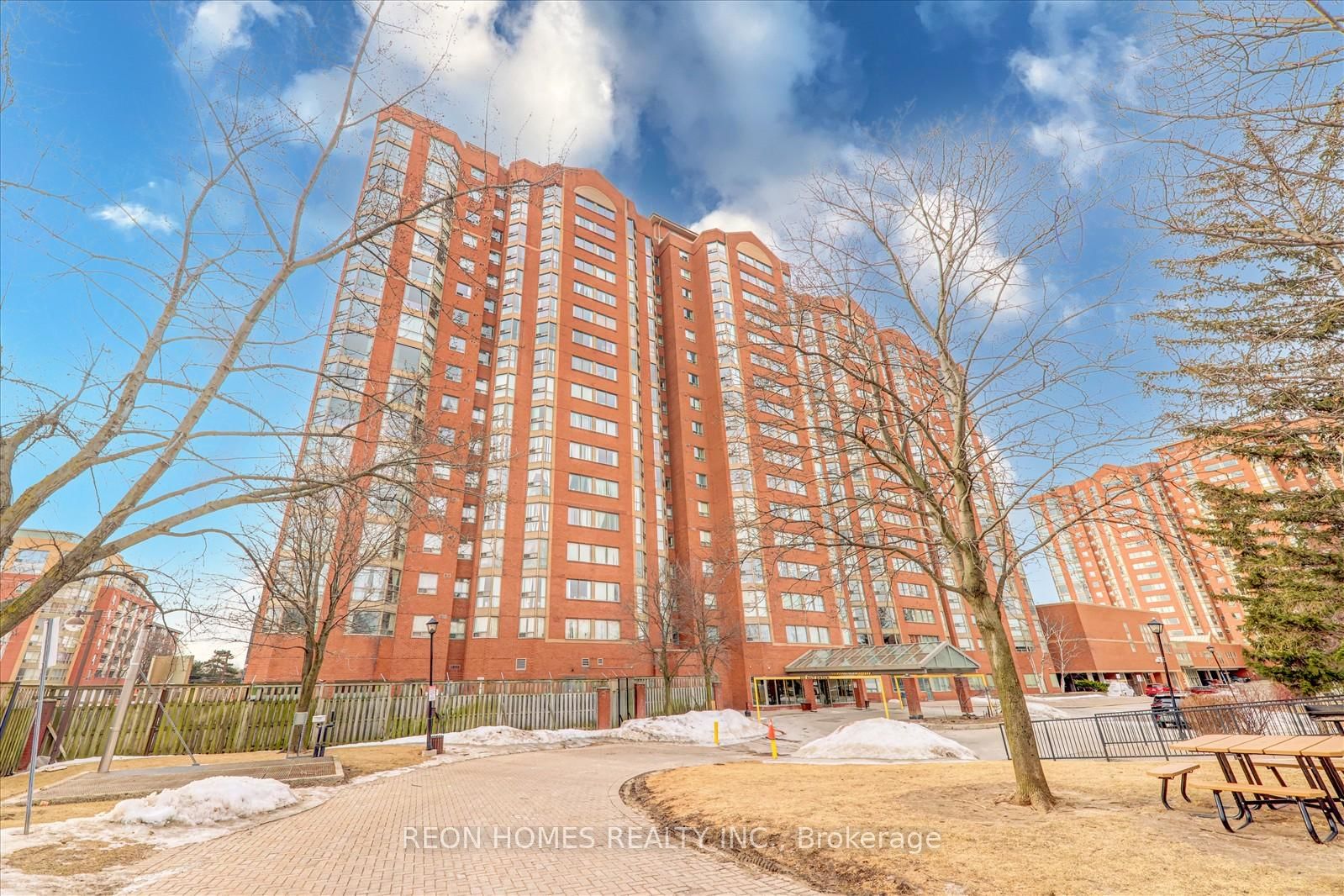 2466 Eglinton Ave E, unit 1610 for sale