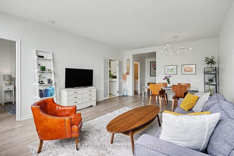 300 Coxwell Ave, unit 406 for sale