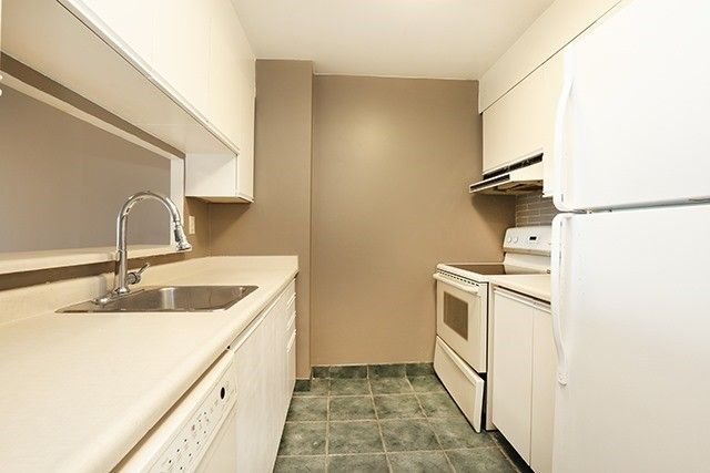 1655 Pickering Pkwy, unit Ph809 for rent - image #15
