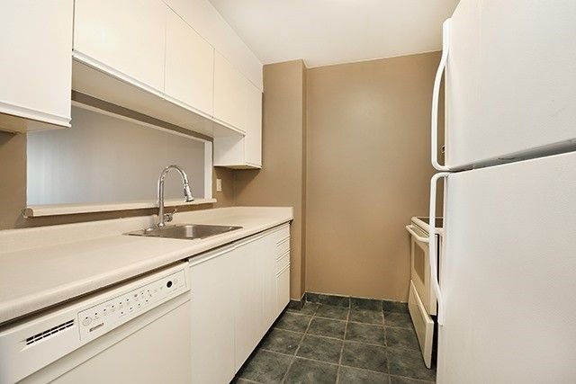 1655 Pickering Pkwy, unit Ph809 for rent - image #5