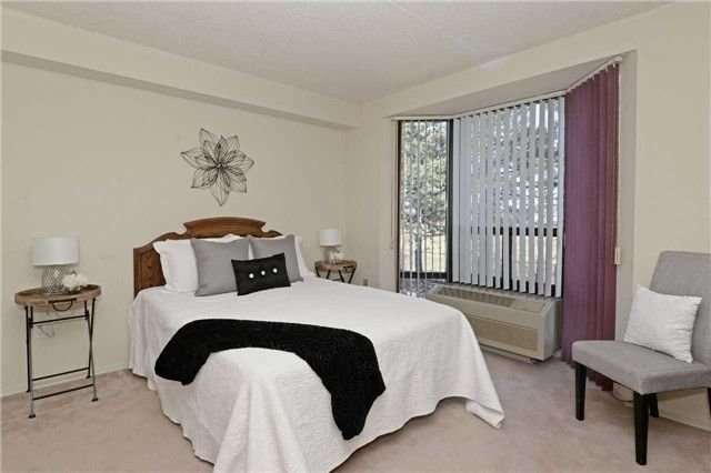 1540 Pickering Pkwy, unit 206 for sale - image #5