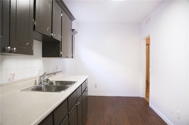 373 Broadview Ave, unit 2 for rent - image #4