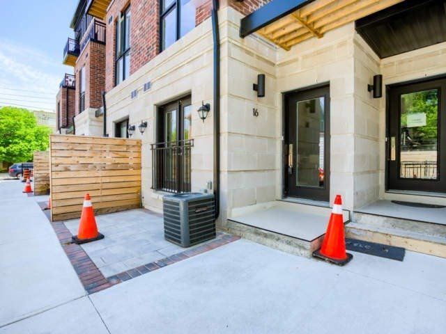 100 Coxwell Ave, unit 16 for sale