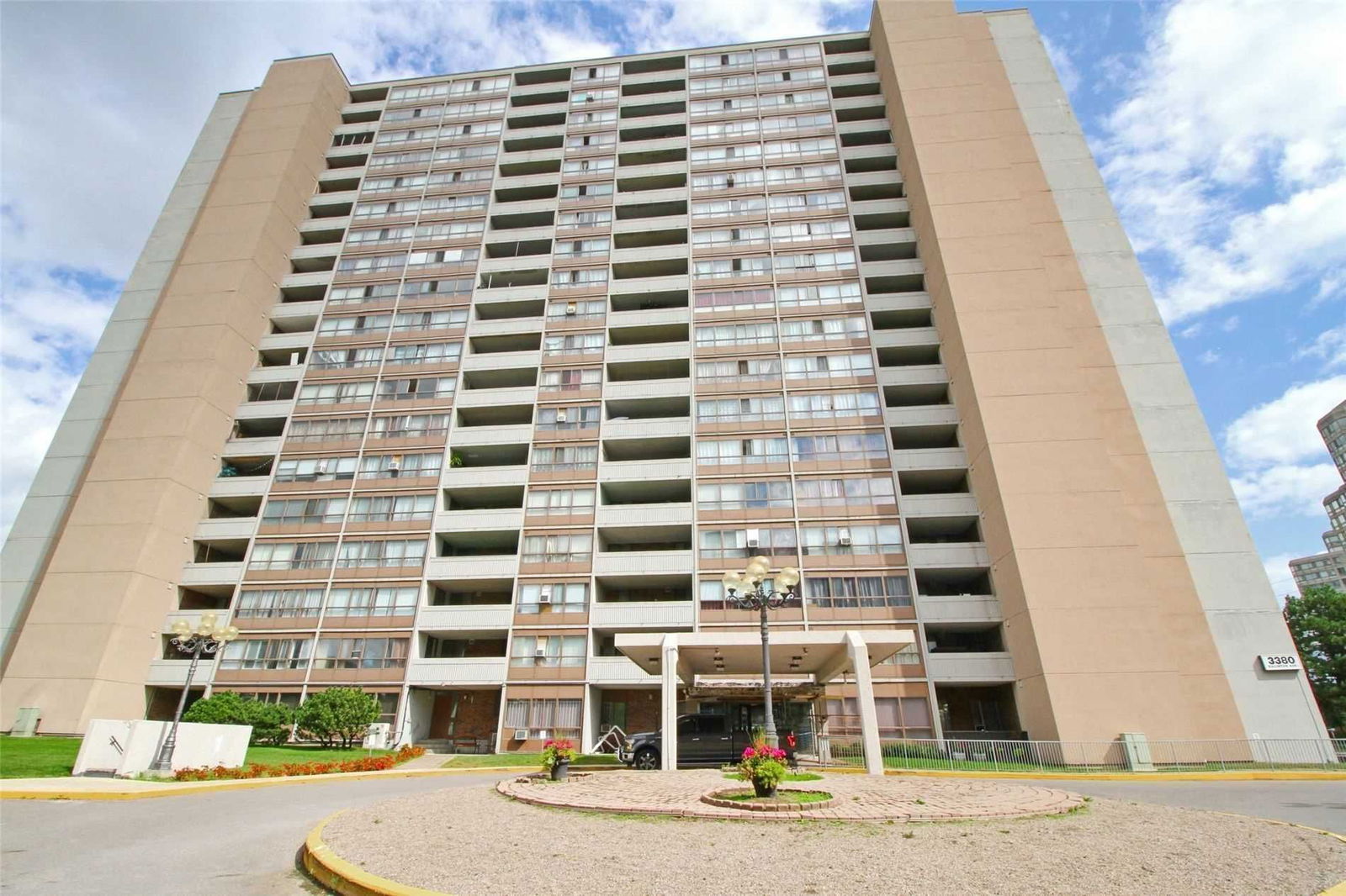 3380 Eglinton Ave E, unit 702 for rent