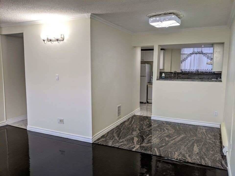 665 Kennedy Rd, unit 510 for sale - image #4