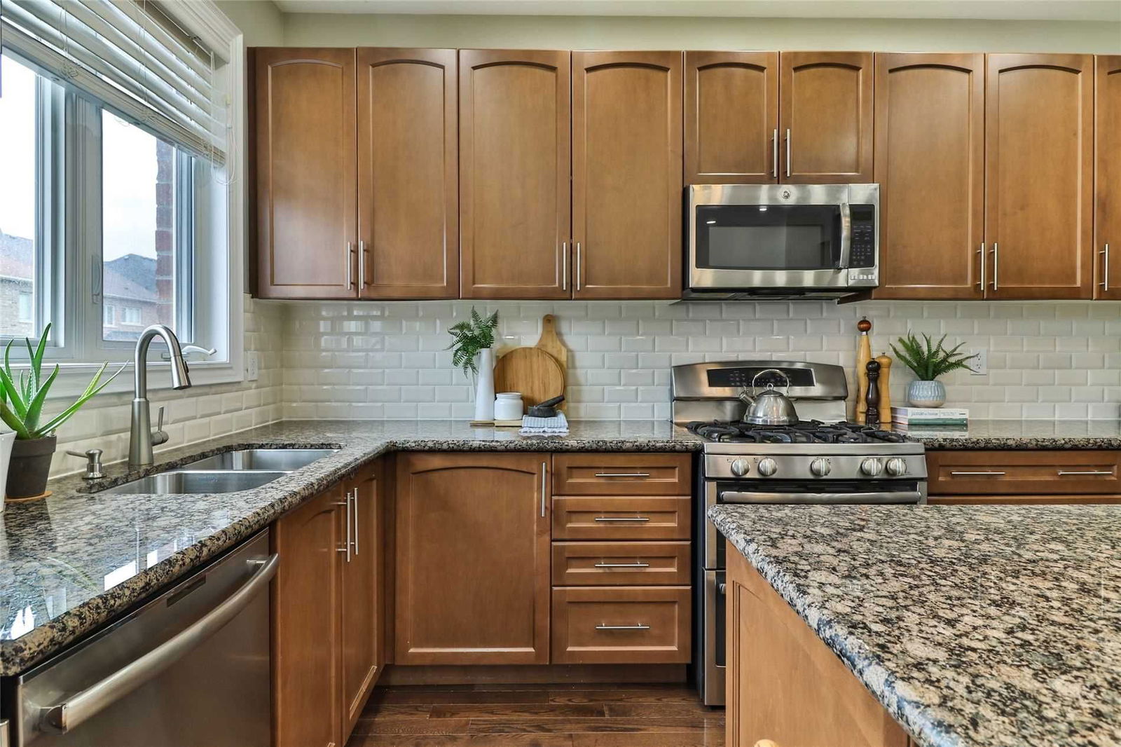 20 Burning Springs Pl for sale in Brooklin Whitby - image #3