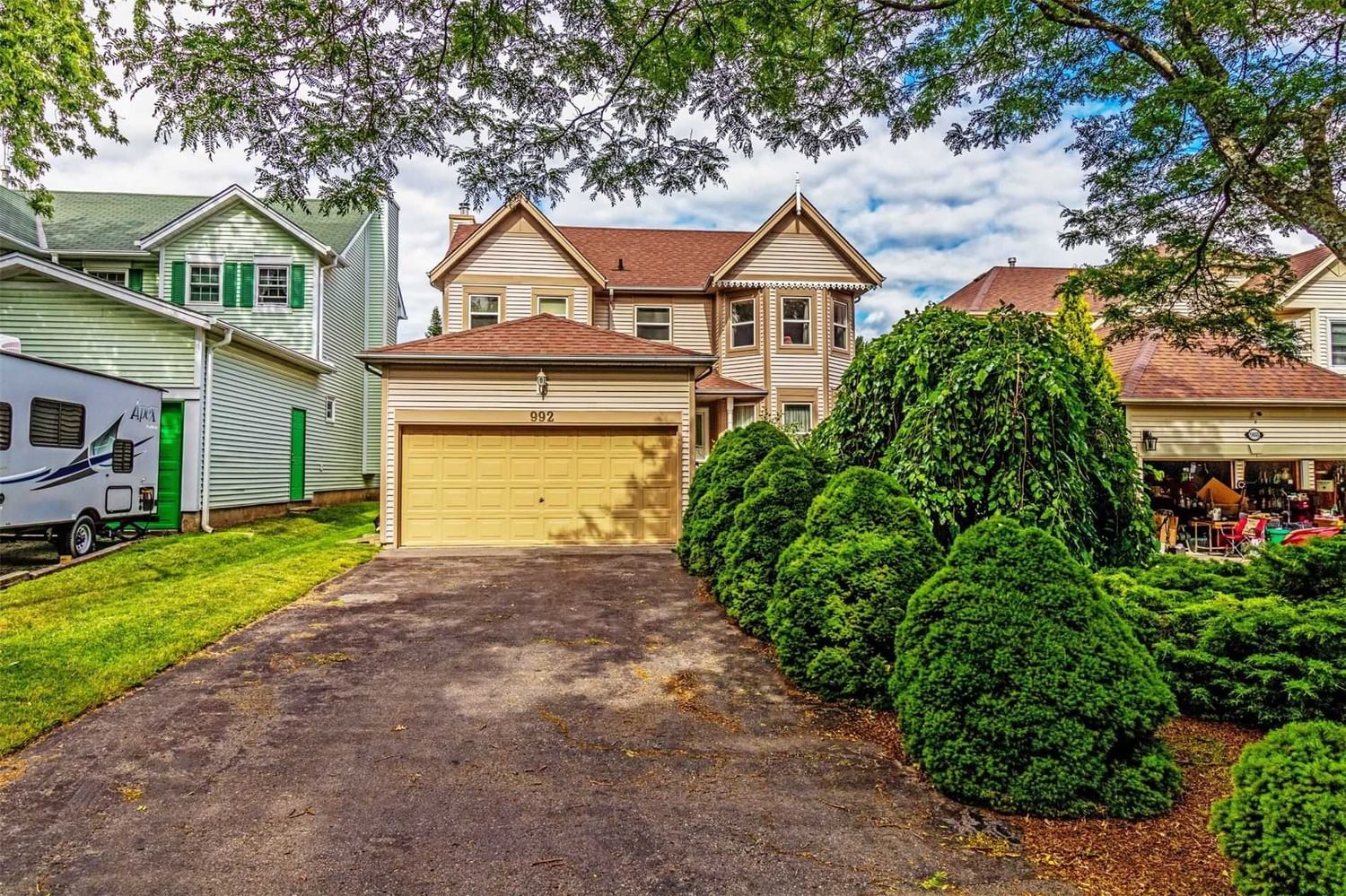 992 Ripley Cres for sale in Pinecrest | Taunton - image #2