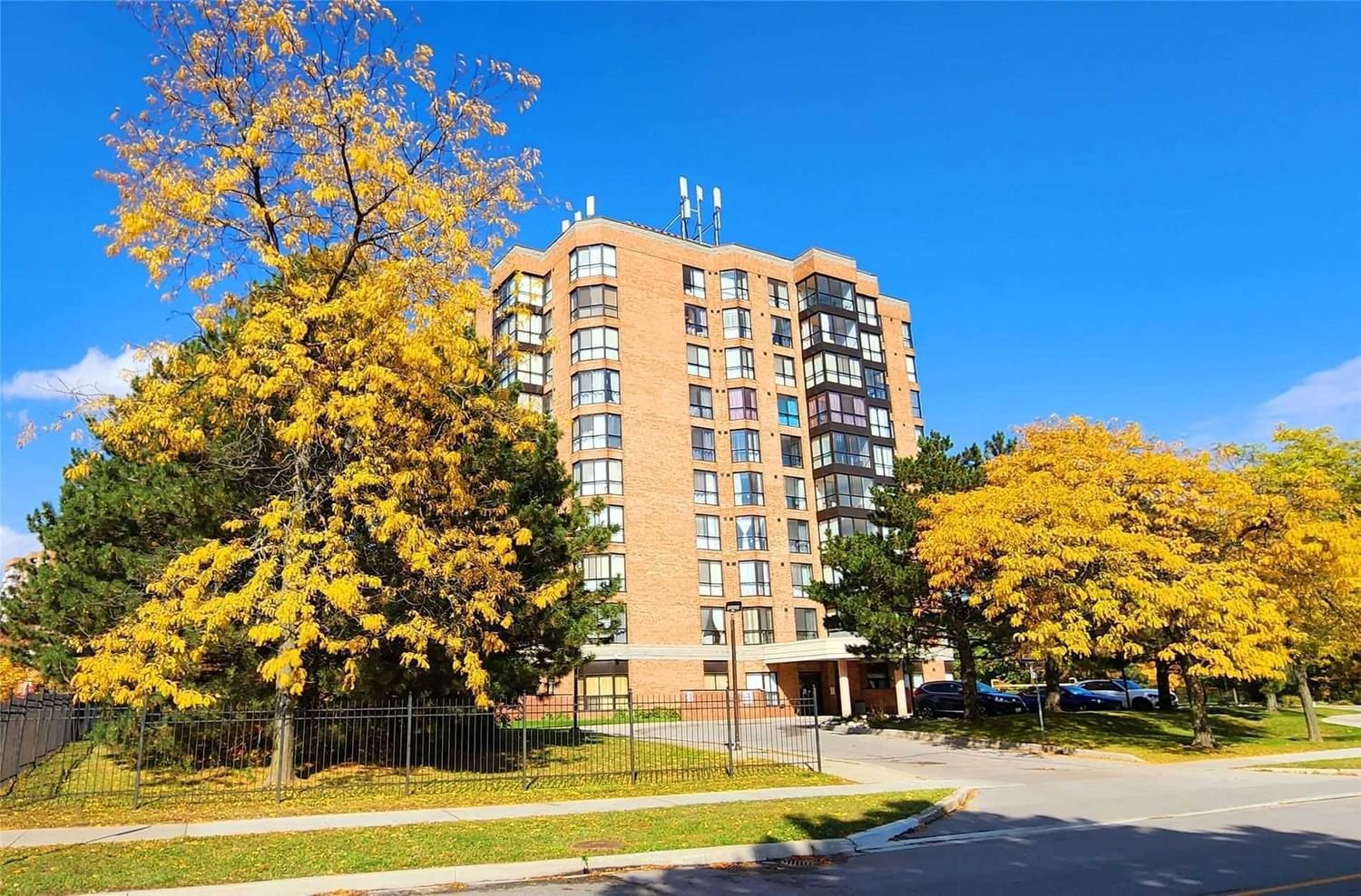 8 Silver Bell Grve, unit 1003 for sale - image #37