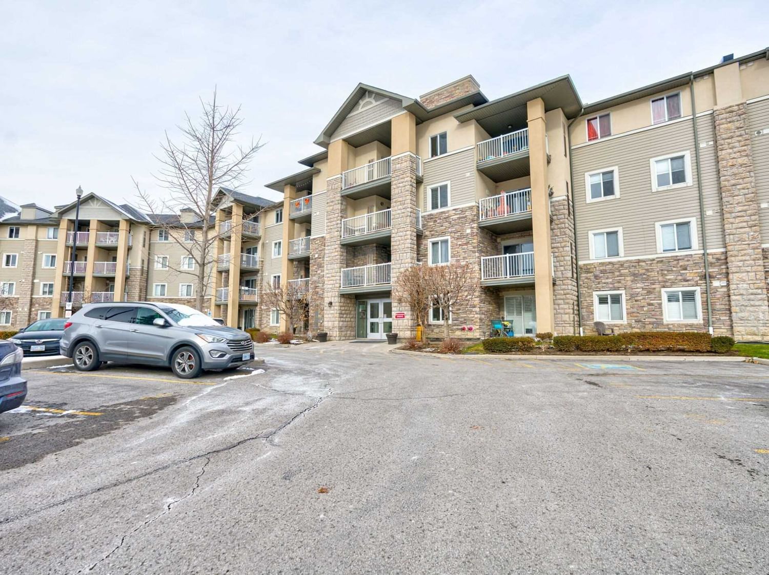 684 Warden Ave, unit 408 for sale