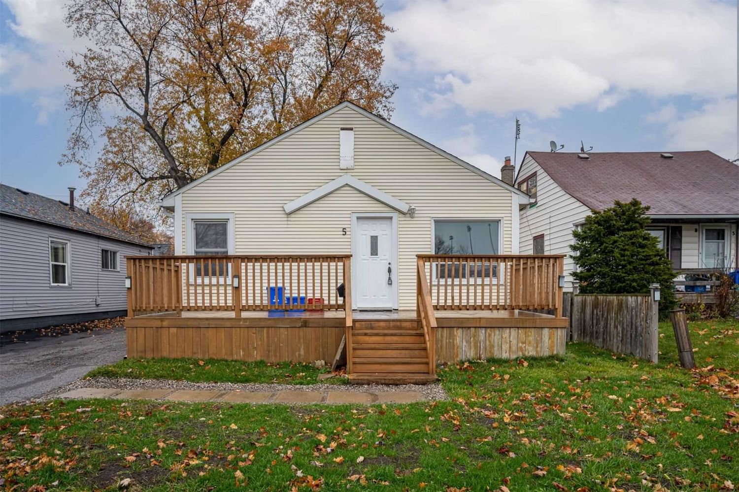 5 Tudor Ave for sale in Downtown Ajax - image #1