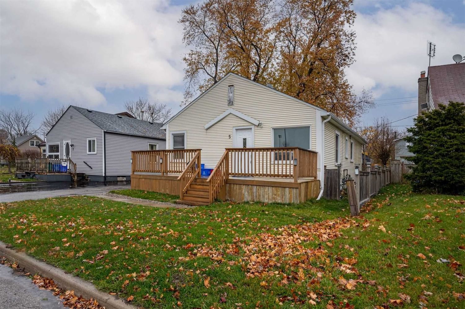 5 Tudor Ave for sale in Downtown Ajax - image #3