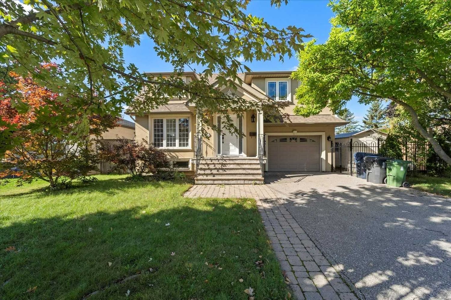 10 Cavehill Cres | 4 Beds + 1 | 3 Baths