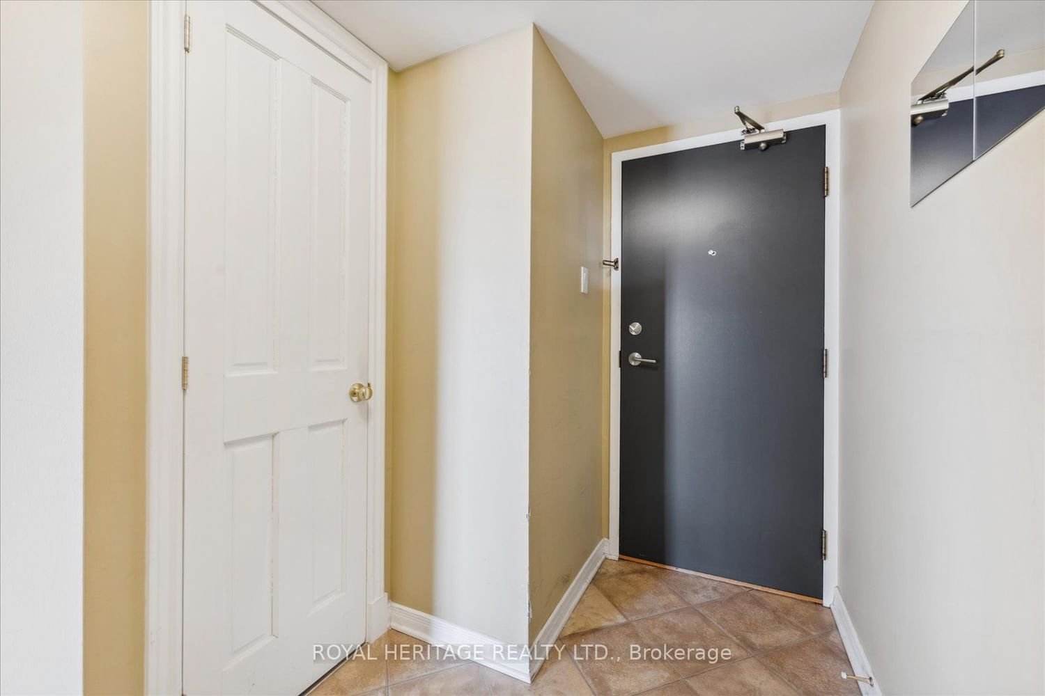 1655 Pickering Pkwy, unit 707 for sale - image #6