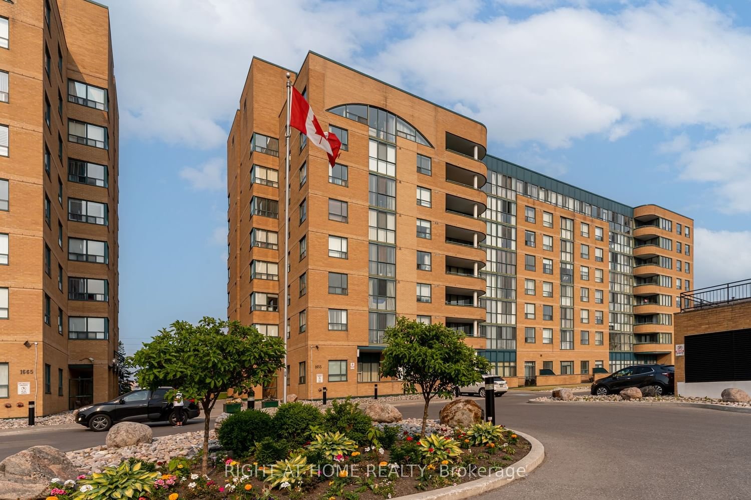 1655 Pickering Pkwy, unit 803 for sale - image #1