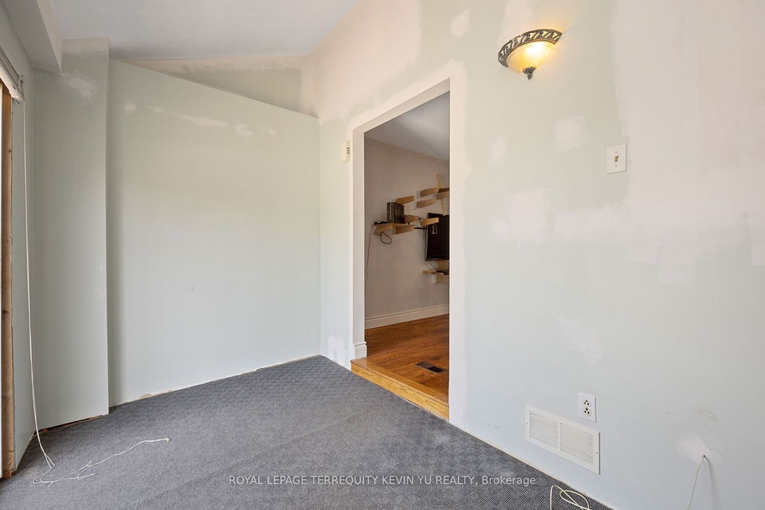 2335 Gerrard* St E for sale 