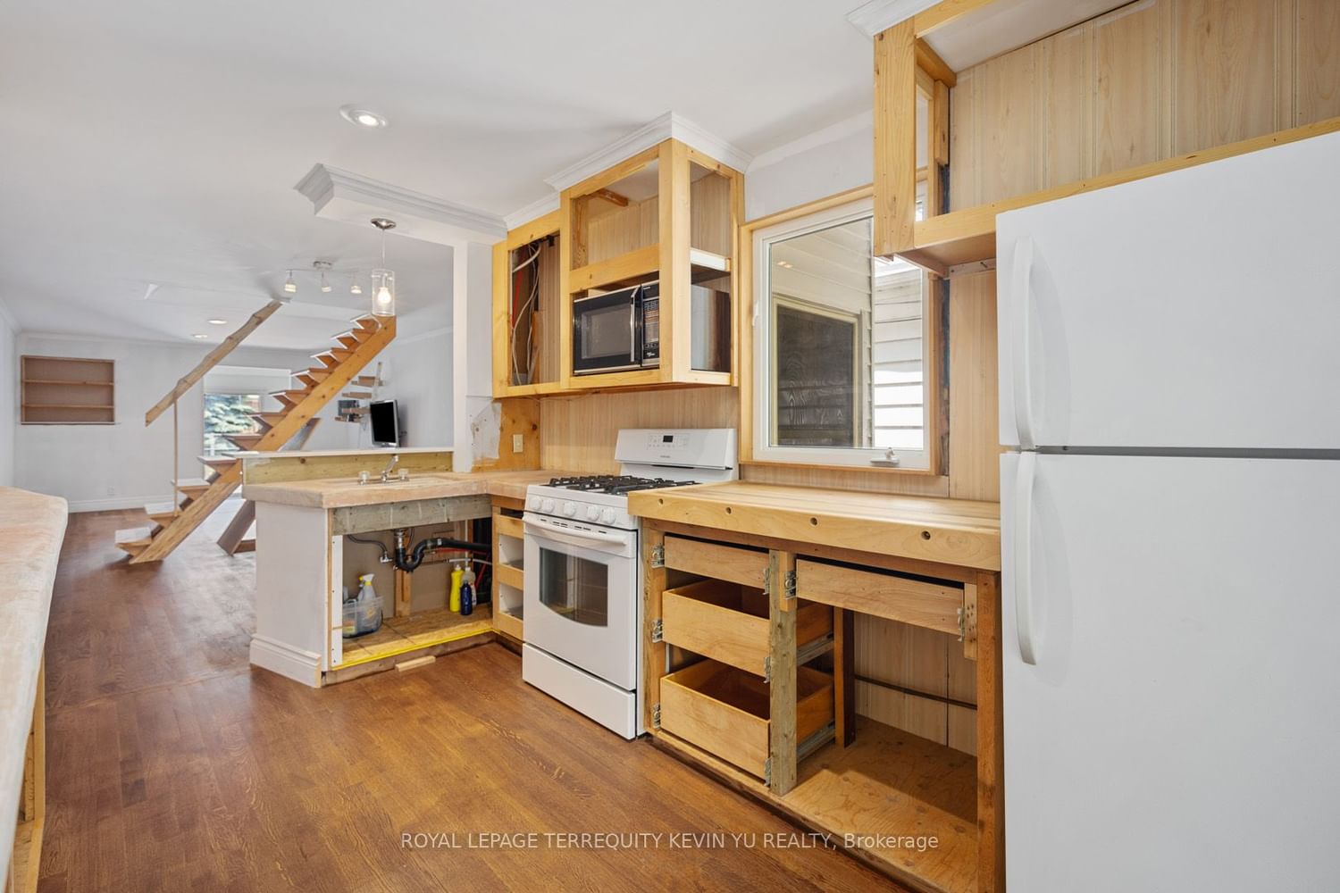 2335 Gerrard* St E for sale 