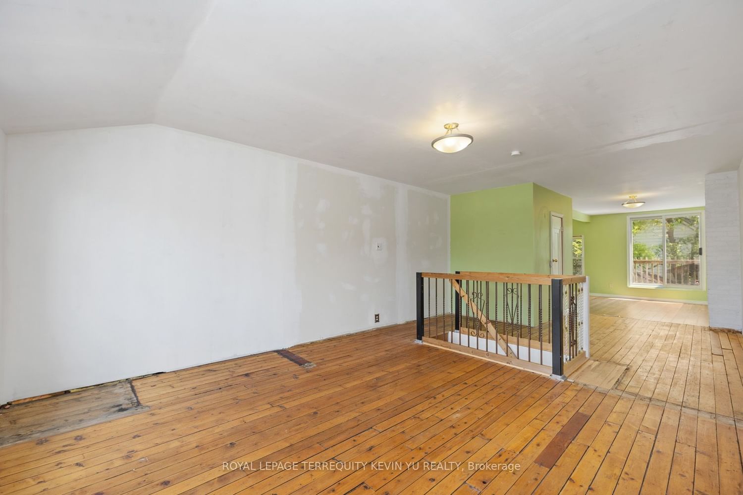 2335 Gerrard* St E for sale 