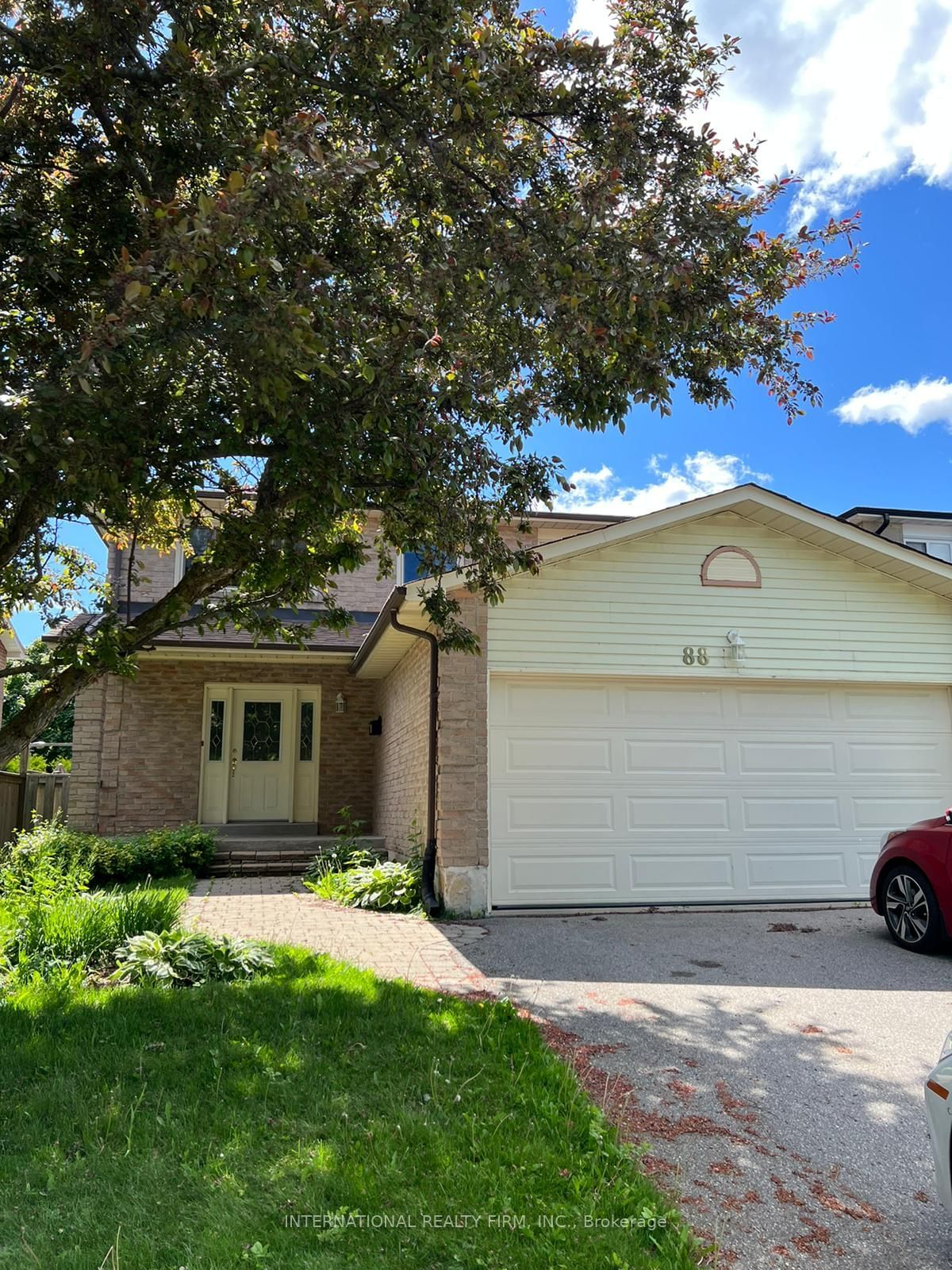 88 East Ave E 4 Beds 3 Baths