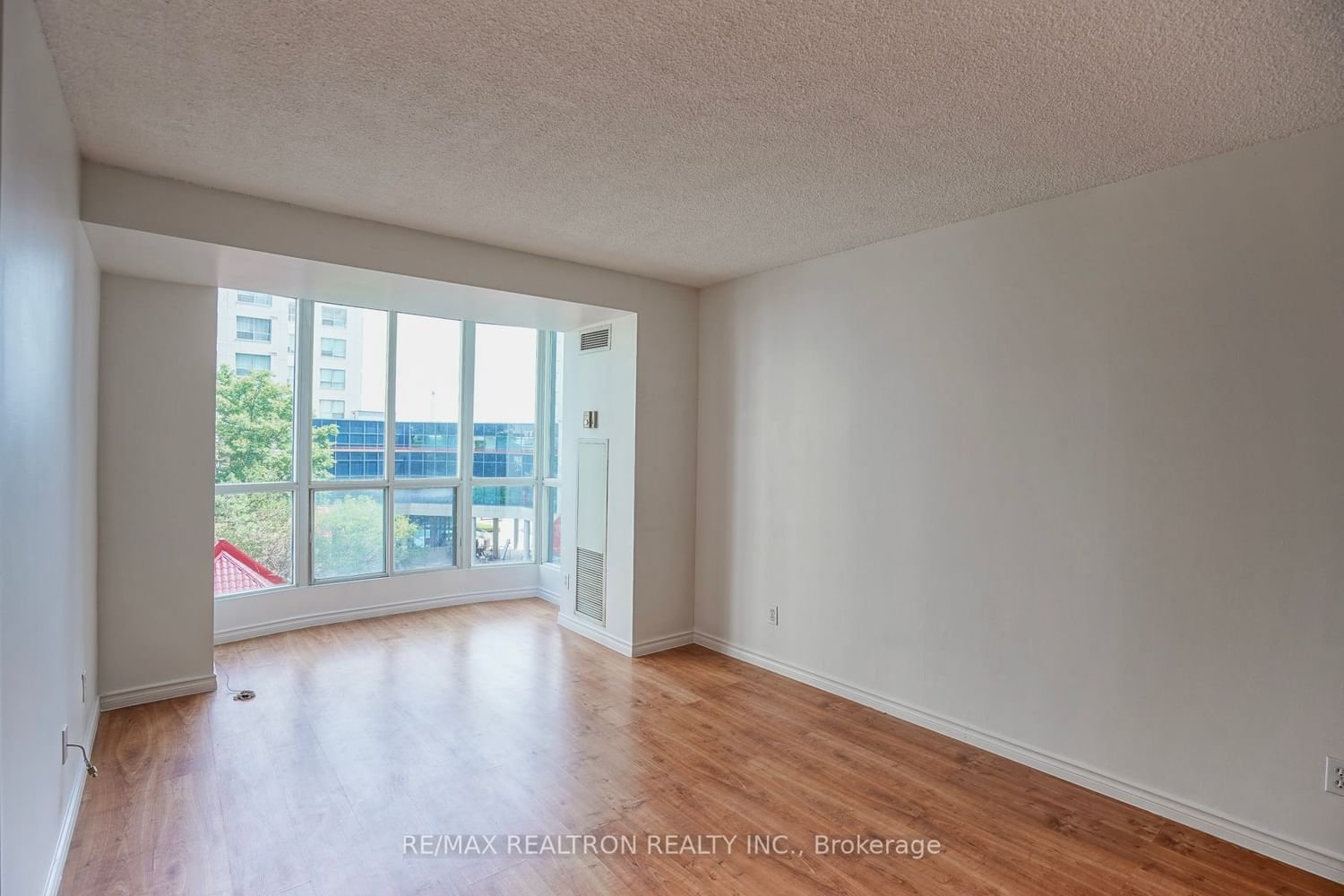 2550 Lawrence Ave E, unit 304 for rent - image #12