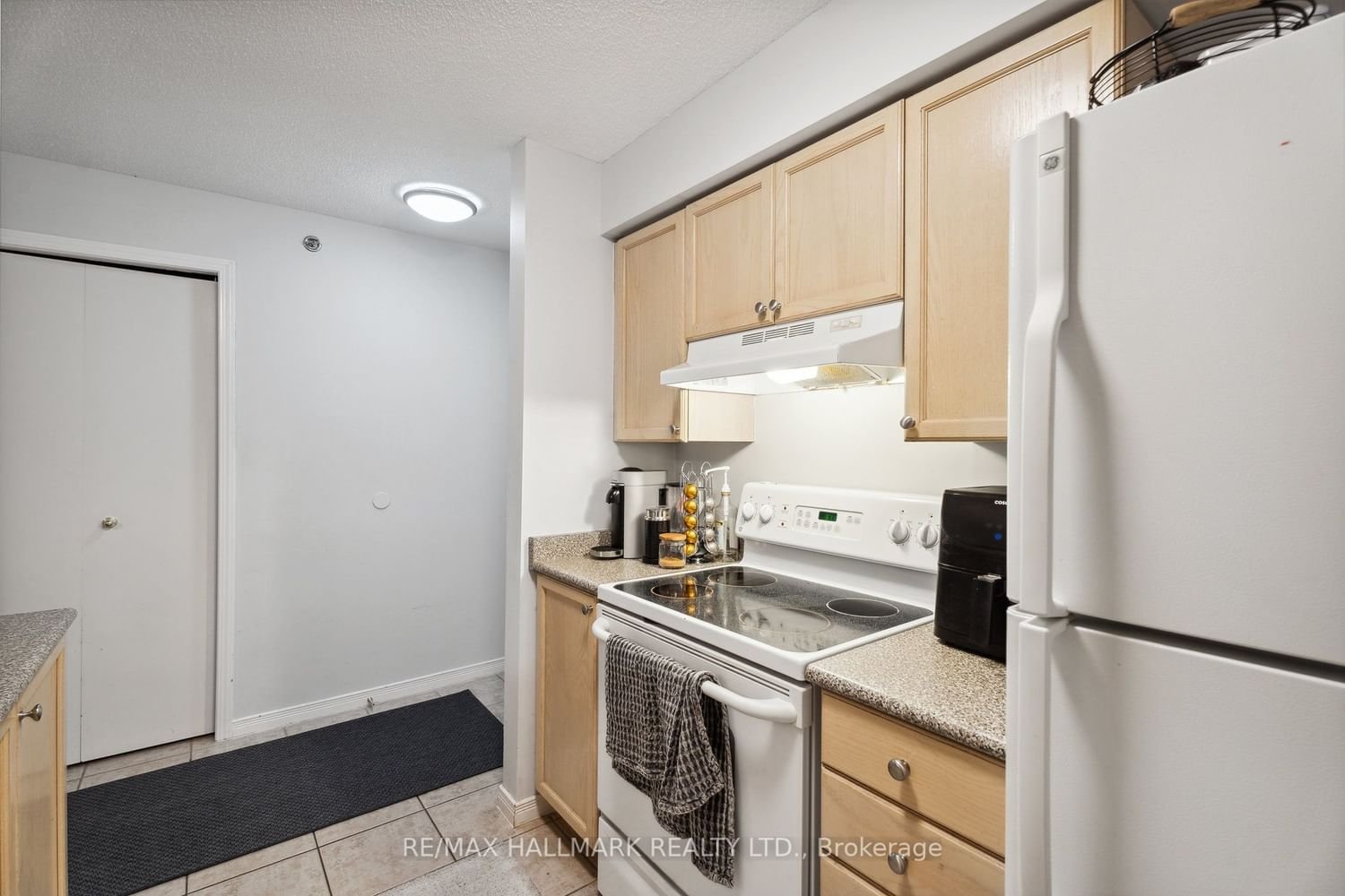 684 Warden Ave, unit 407 for rent - image #10