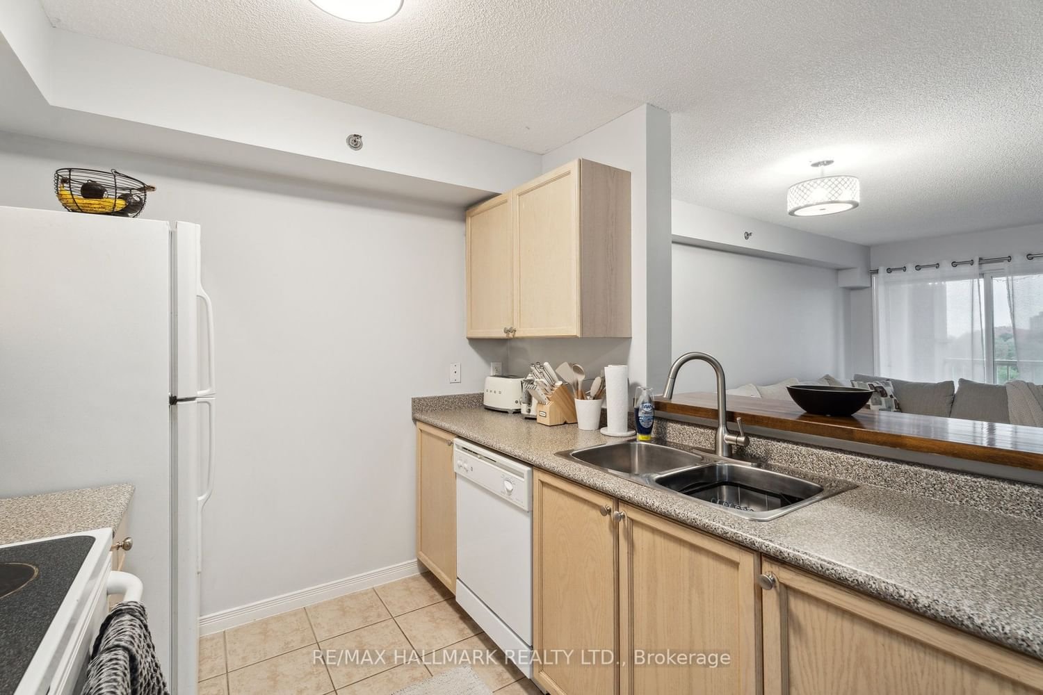 684 Warden Ave, unit 407 for rent - image #12