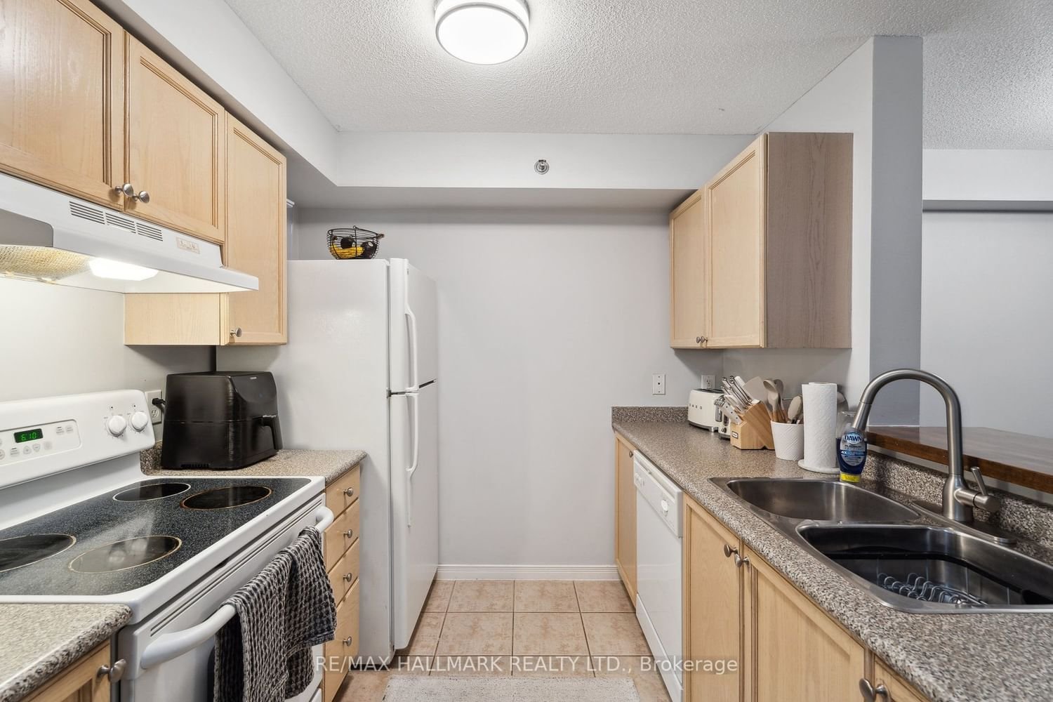684 Warden Ave, unit 407 for rent - image #13