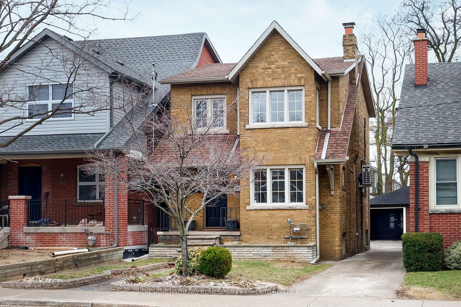 789 Coxwell Ave for sale 