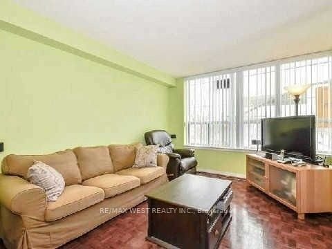 955 O'connor Dr, unit 209 for rent - image #3