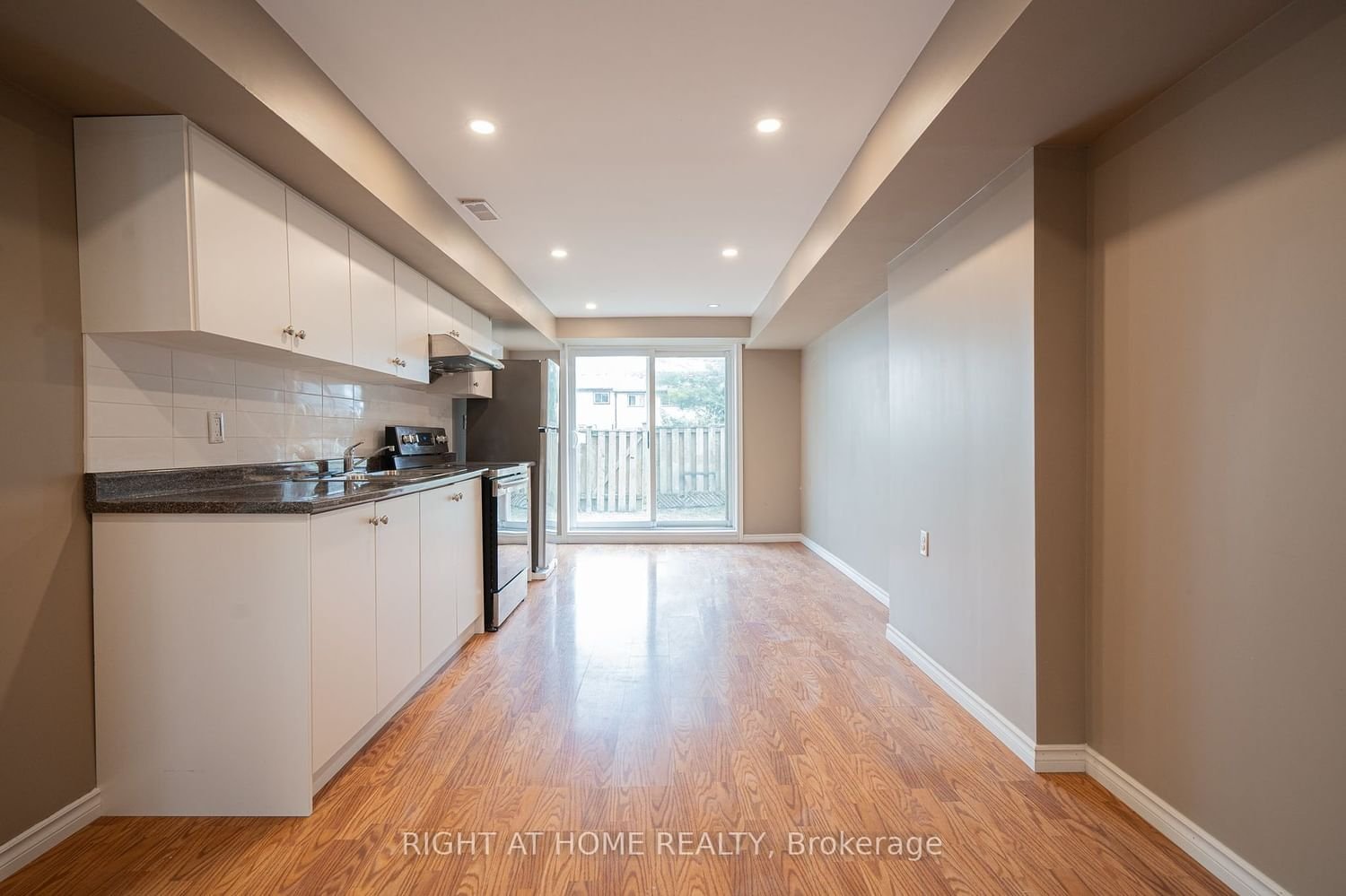 1400 Mary St N, unit 42 for rent - image #3
