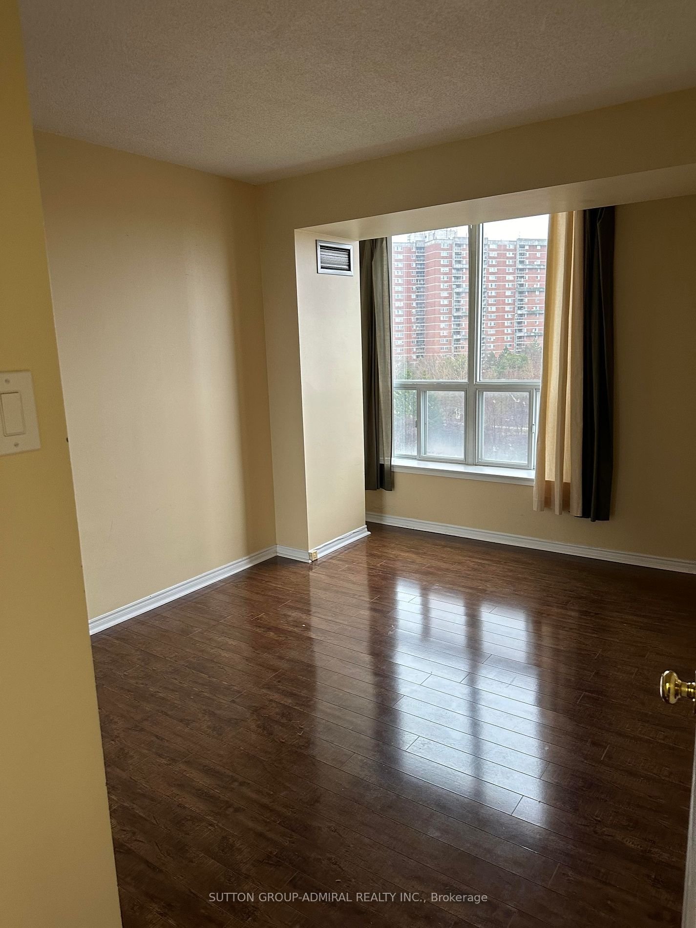 430 Mclevin Ave W, unit 802 for rent - image #5
