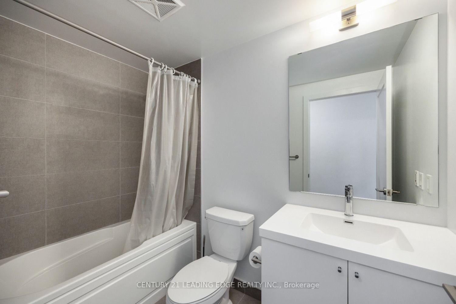 2550 Simcoe St N, unit 202 for rent - image #33