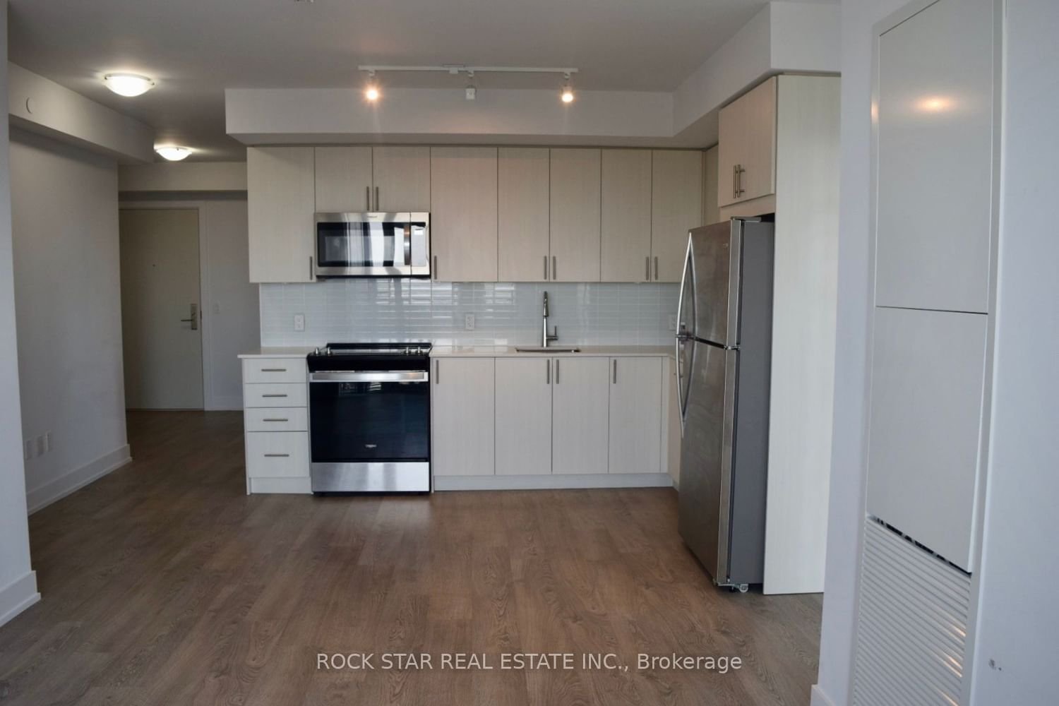 2550 Simcoe St N, unit 1817 for rent - image #8