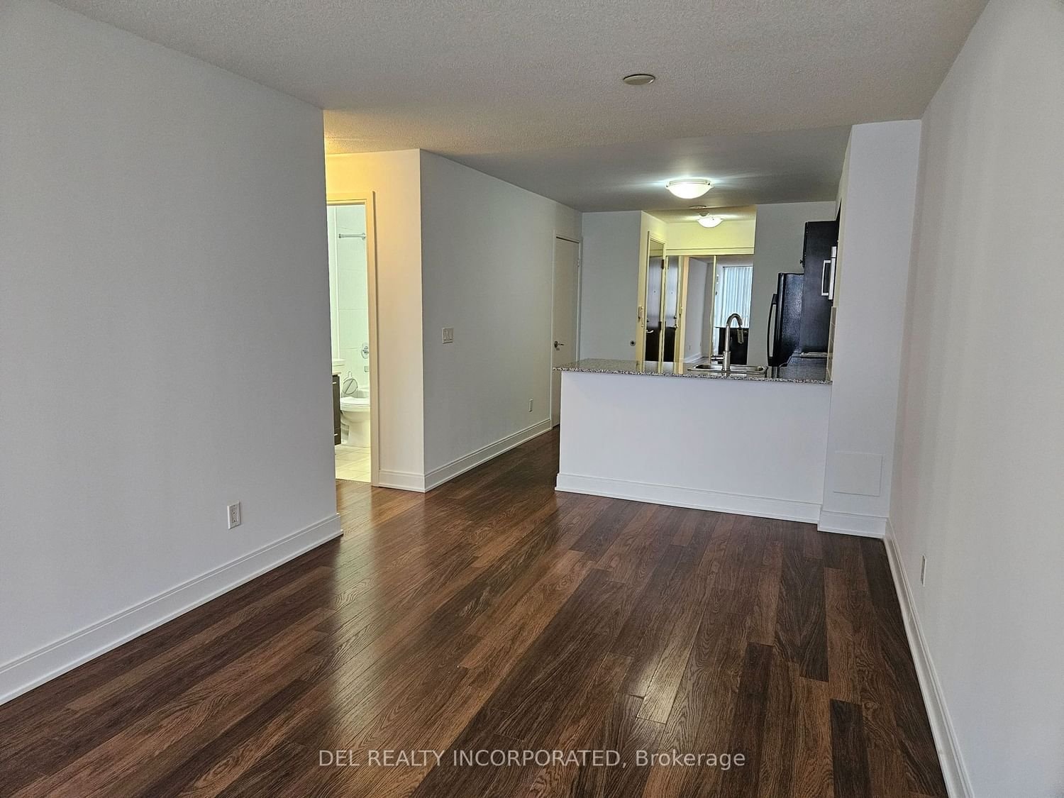 125 Village Green Sq W, unit 209 for rent - image #2