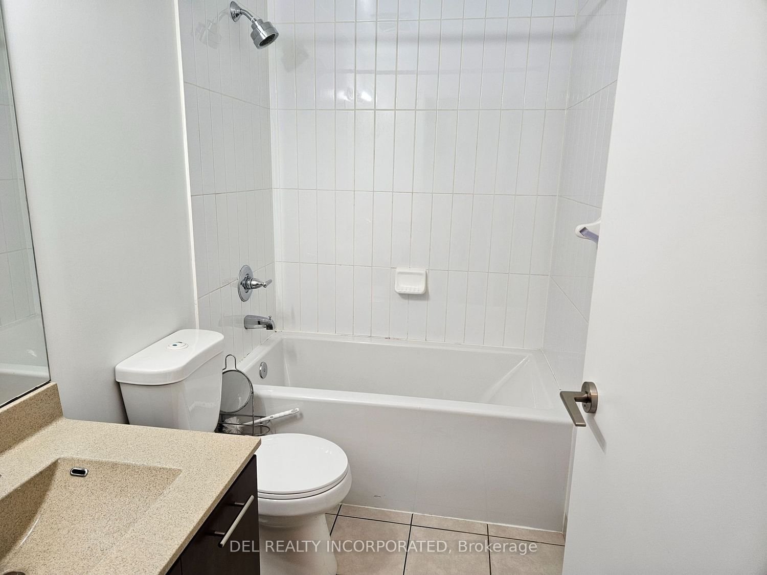 125 Village Green Sq W, unit 209 for rent - image #3
