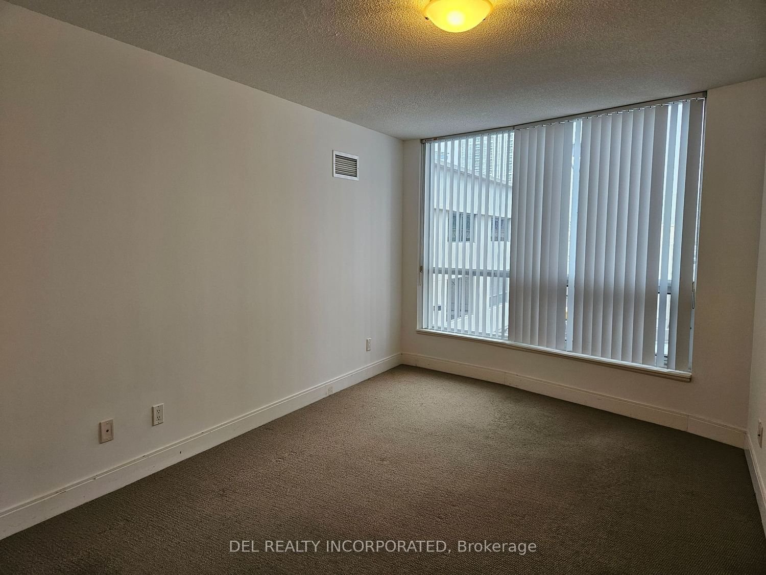 125 Village Green Sq W, unit 209 for rent - image #4