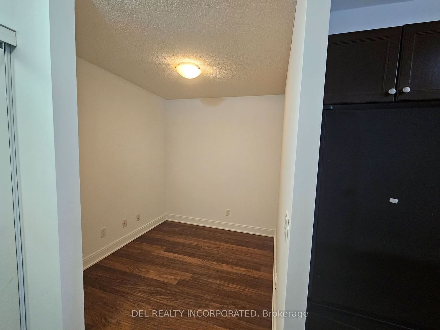 125 Village Green Sq W, unit 209 for rent - image #5