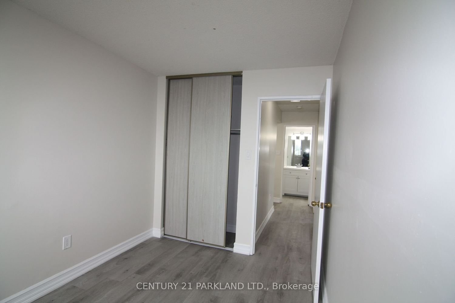 15 Sewells Rd, unit 504 for rent - image #9