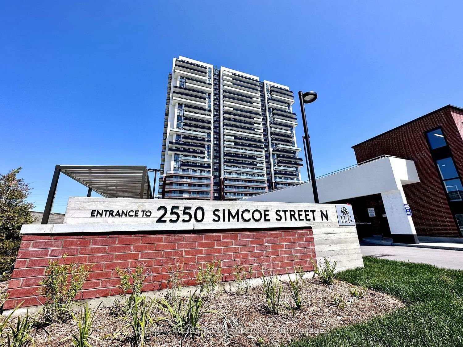 2550 Simcoe St N, unit 1818 for rent - image #2