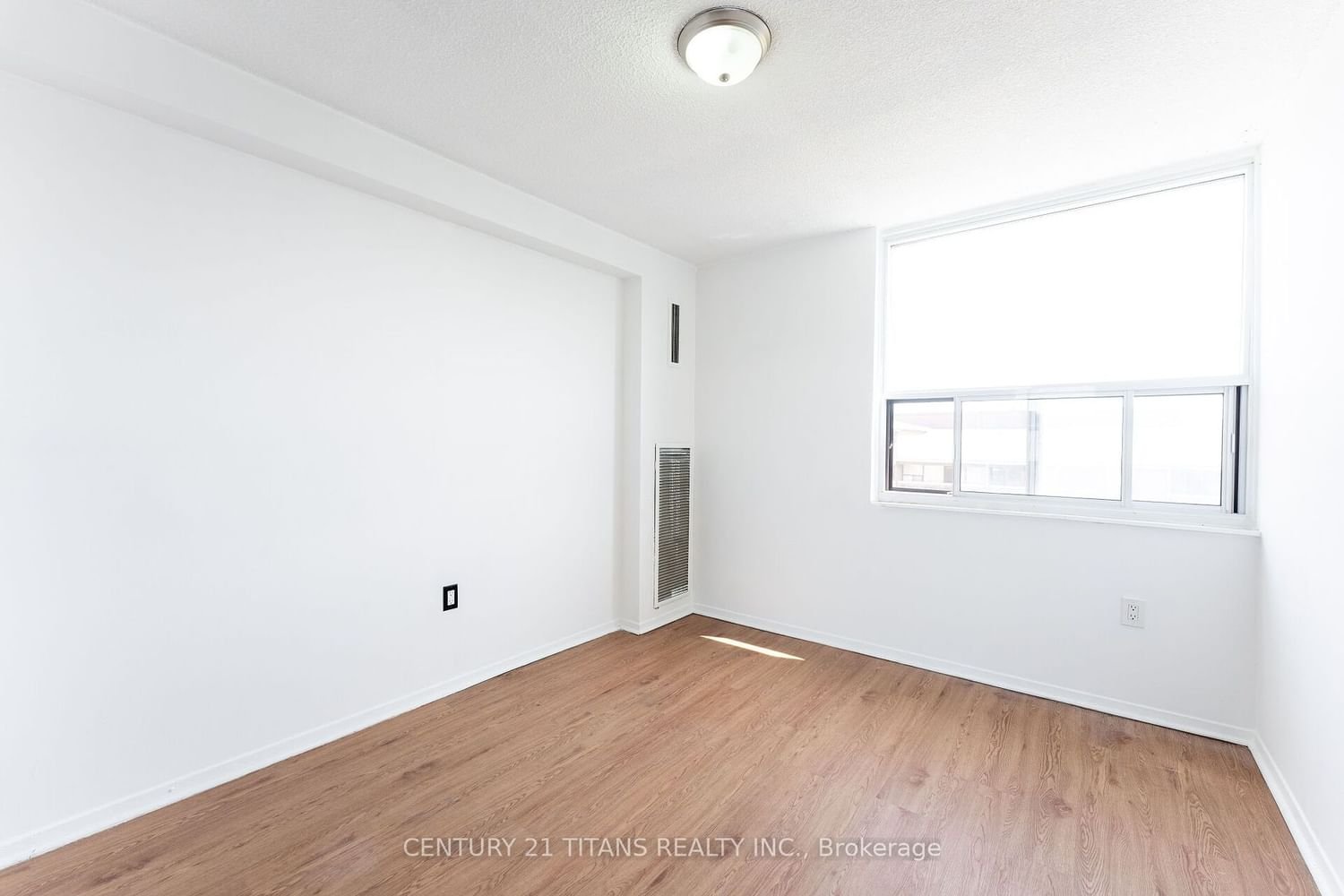 4062 Lawrence Ave E, unit 406 for rent - image #15