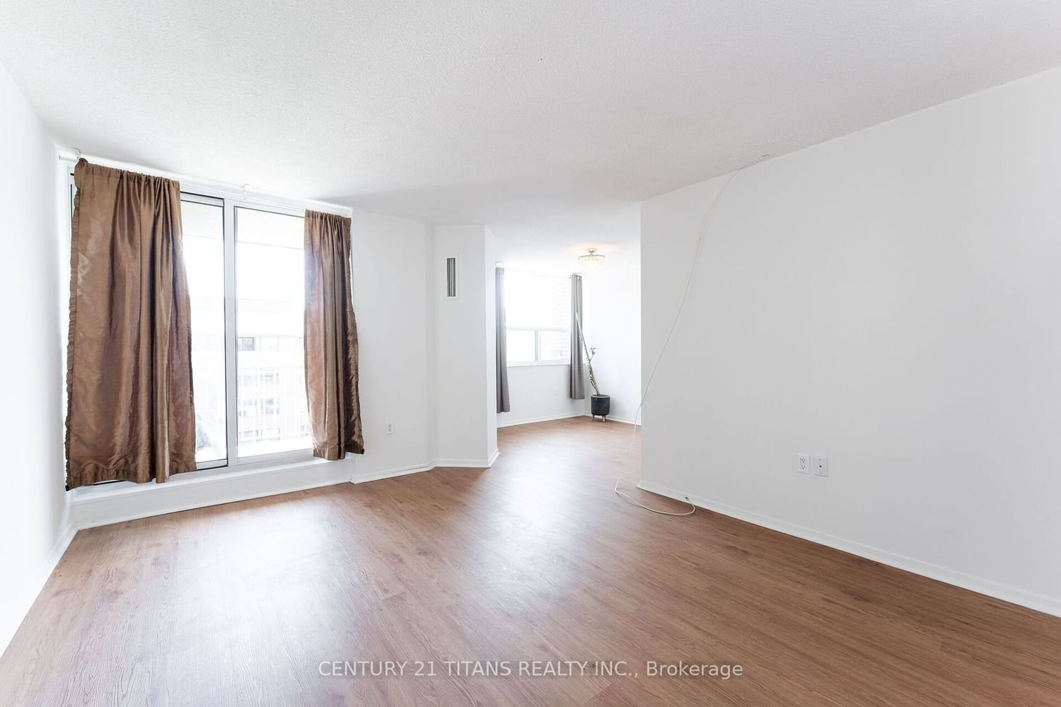 4062 Lawrence Ave E, unit 406 for rent - image #6