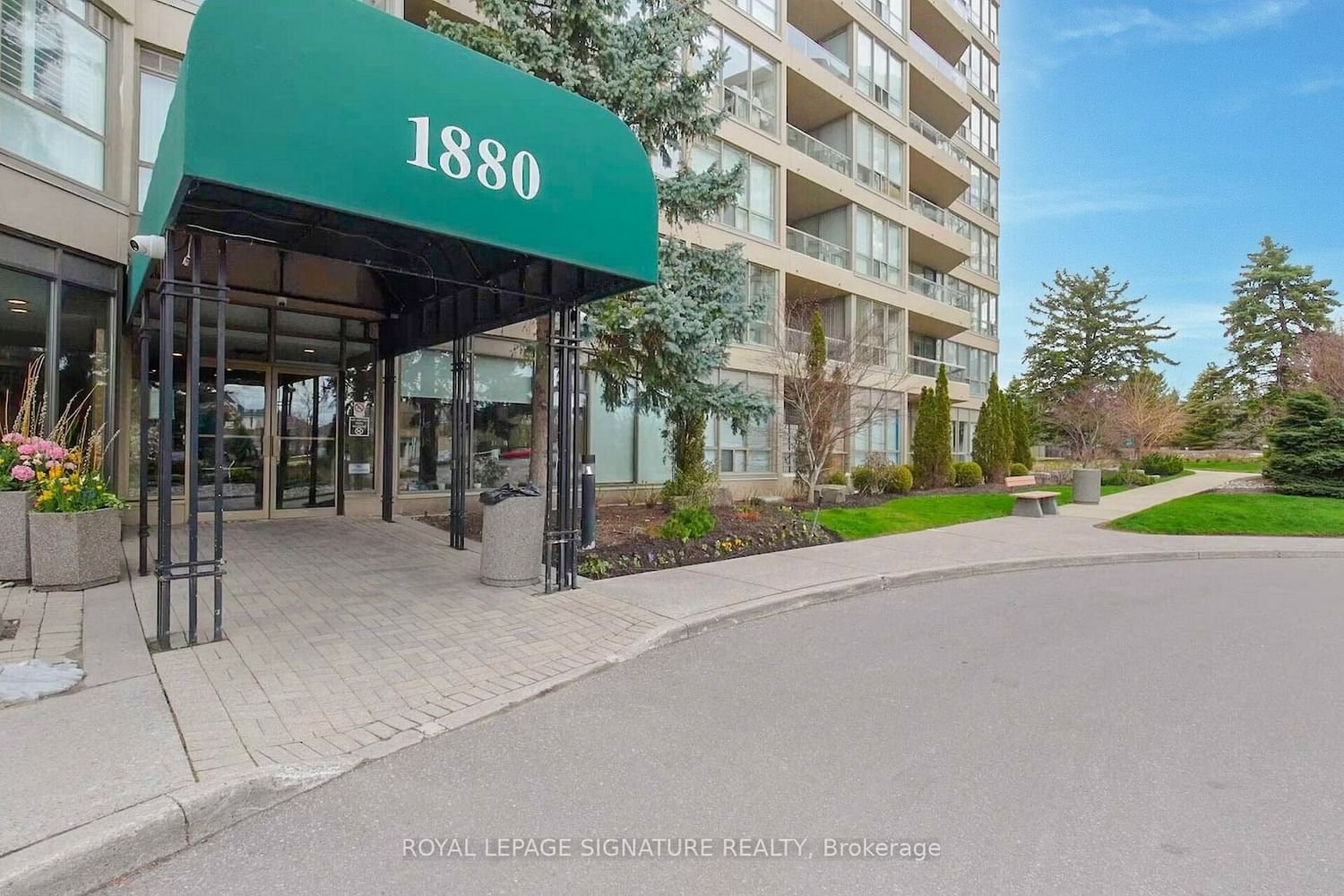 1880 Valley Farm Rd, unit 320 for sale - image #2