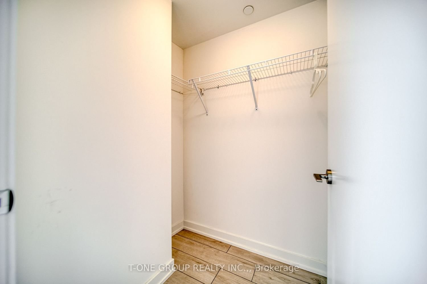2033 Kennedy Rd, unit 722 for sale - image #22