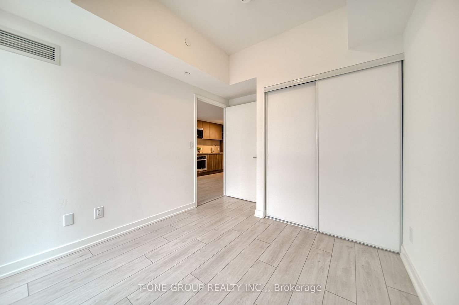 2033 Kennedy Rd, unit 722 for sale - image #25