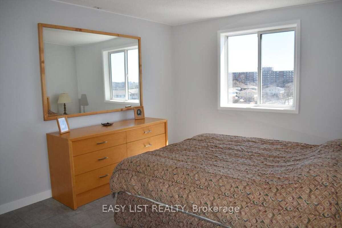 936 Glen St, unit 516 for sale - image #18