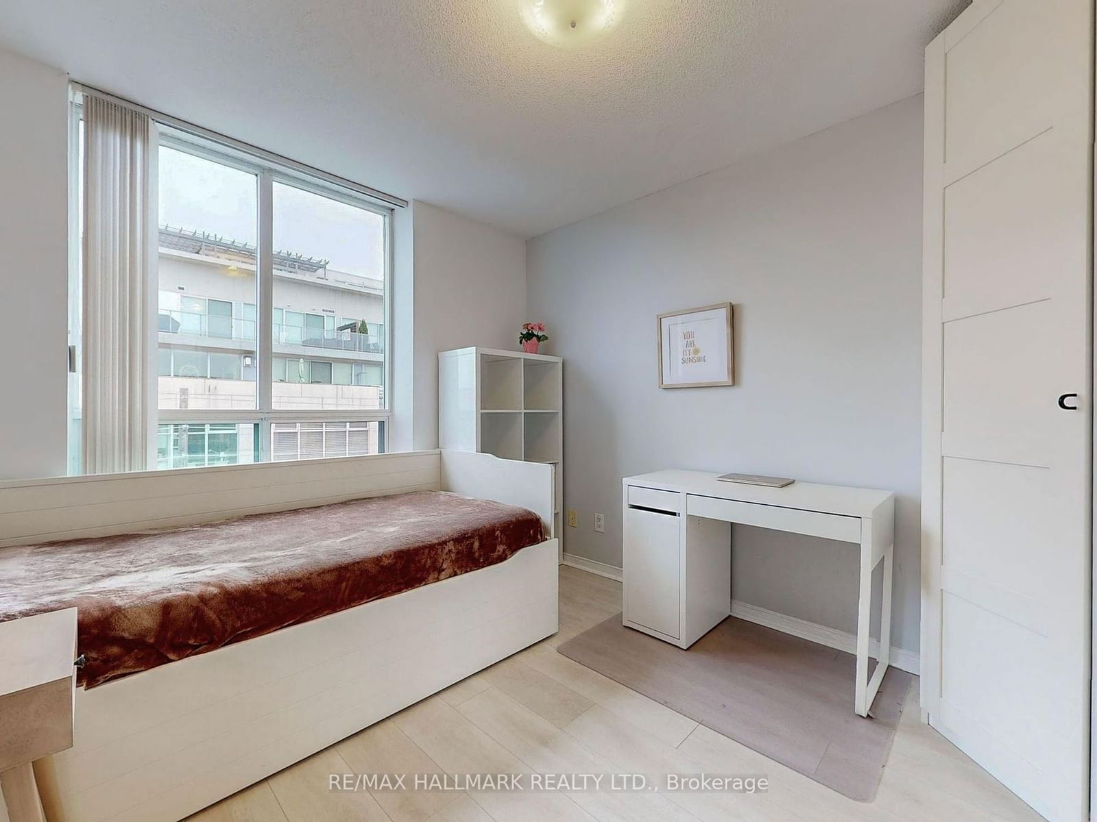 1863 Queen St E, unit 506 for sale