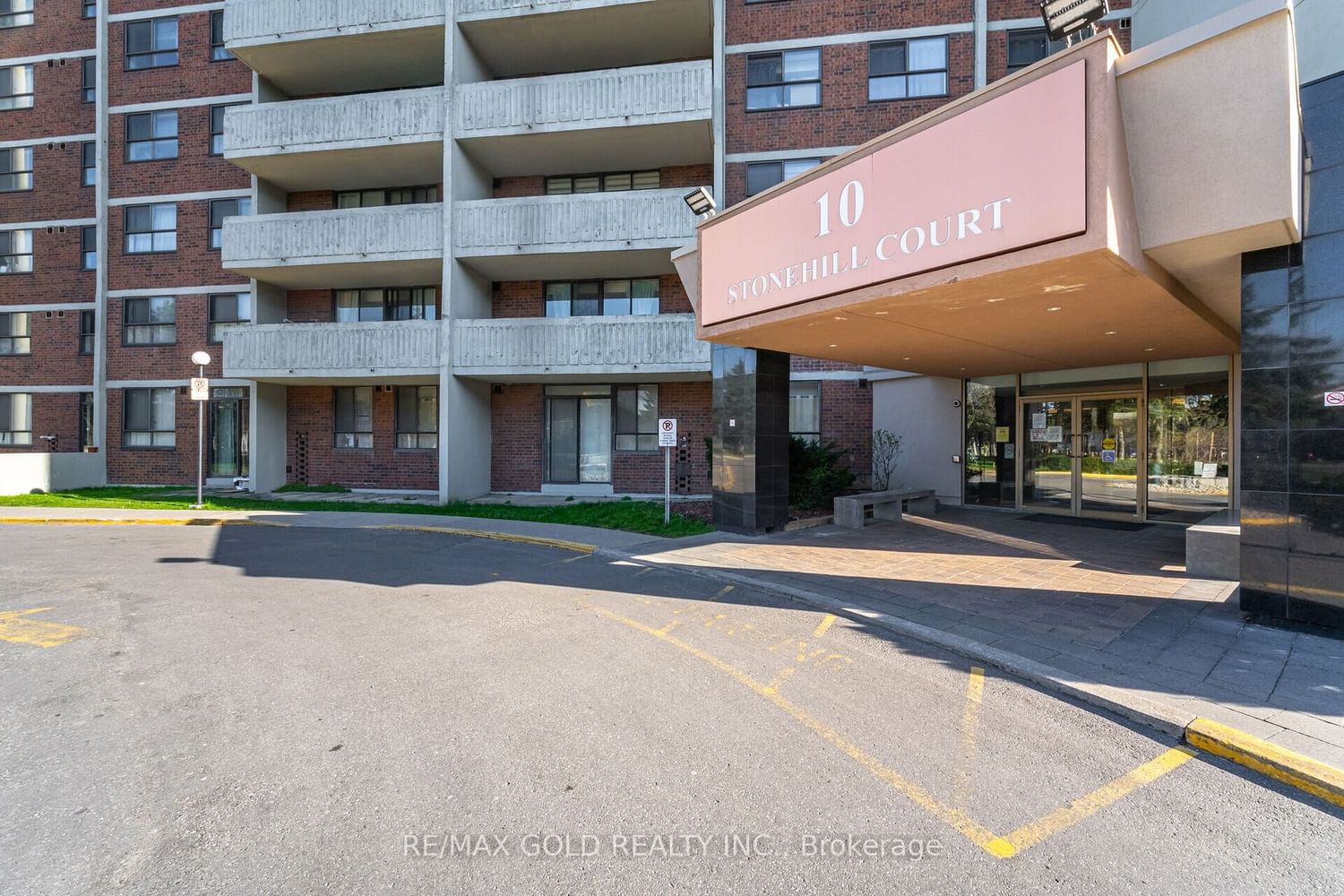 10 Stonehill Crt, unit 907 for sale - image #2