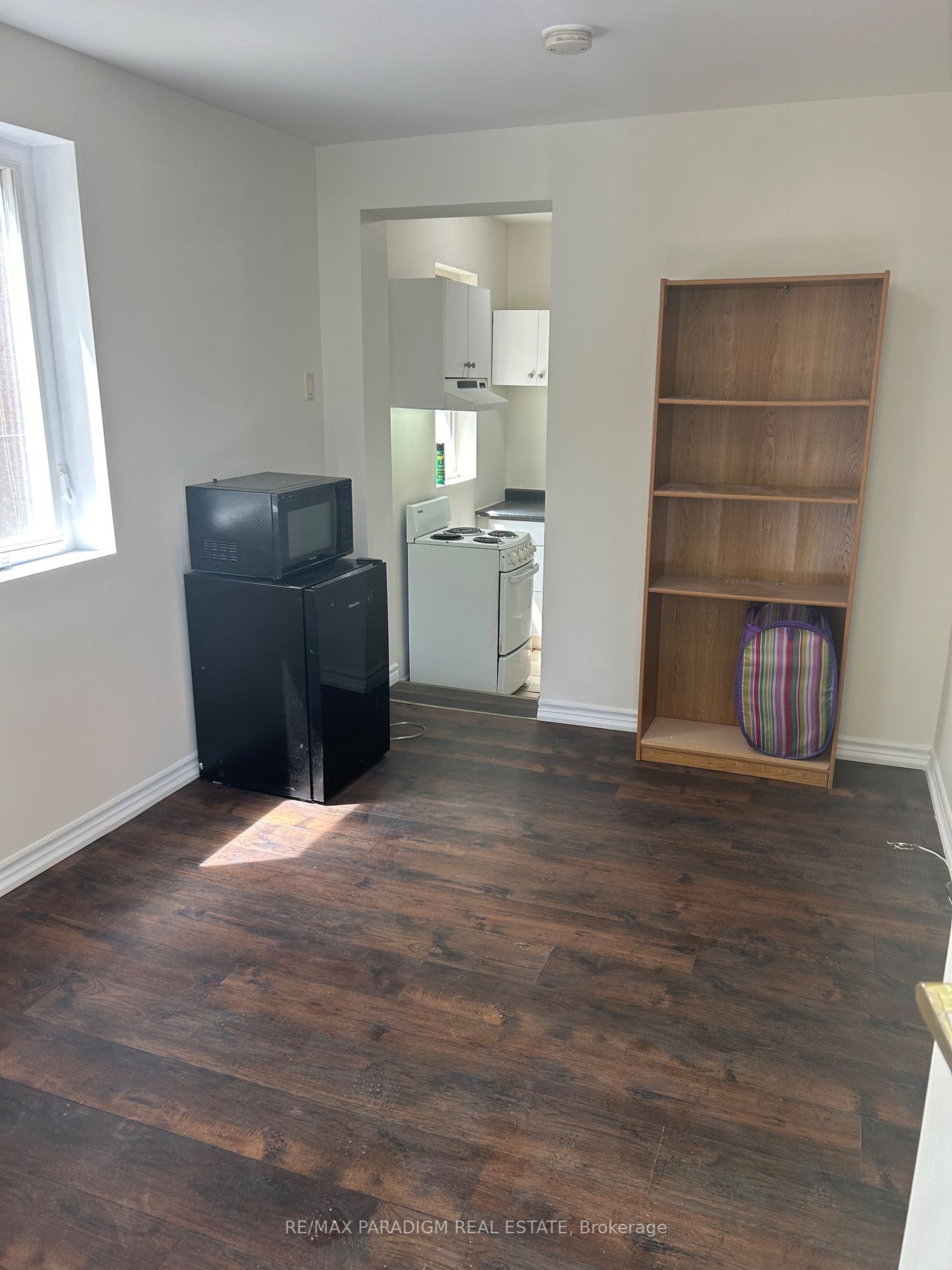 869 Broadview Ave, unit 203 for rent